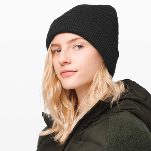lululemon Sweet And Sherpa Beanie (NWT)
